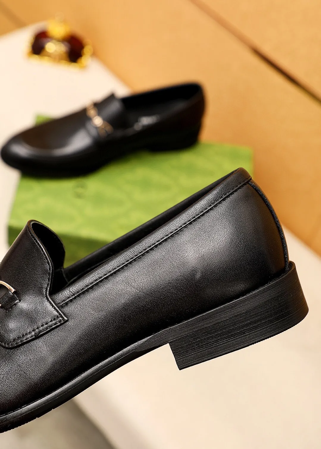 Men's shoes 💰400 💐 Product trademark: GUCCI "Gucci" casual leather shoes Regular size: 39-44 (38.45.46🉑️Customized) Product materials: Selected imported first-layer calfskin upper + luxury hardware buckle, imported 🐑 sheepskin lining. Strong three-dimensional visual effect, original combination outsole Color: 1⃣️color optional